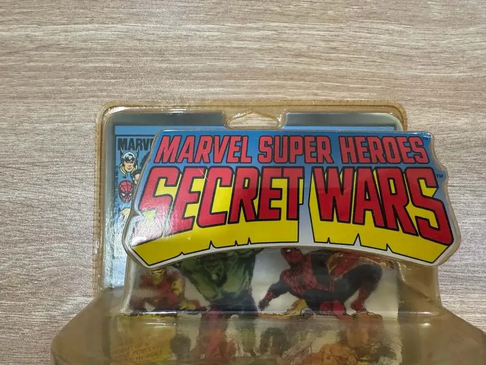 Monogram Marvel Miniature Alliance Secret Wars Hulk and Spider-Man Figurines